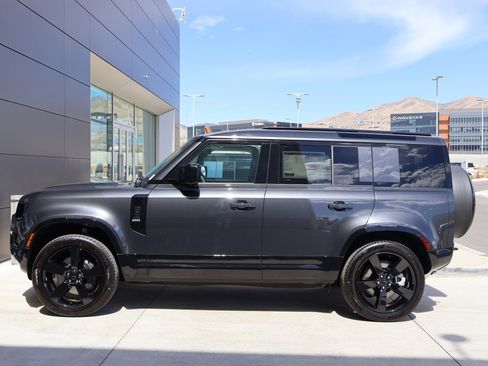 New 2026 Land Rover Defender 110 X-Dynamic SE image 9