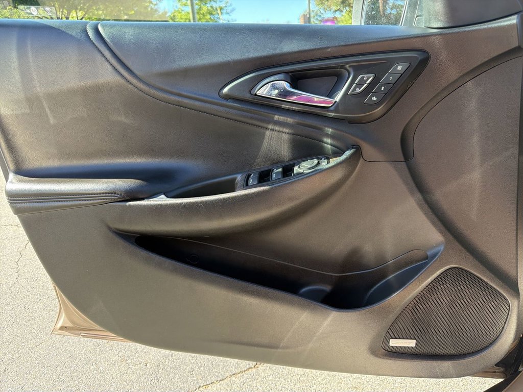 Used 2018 Chevrolet Malibu Premier w/ Premier Sun and Wheel Package FWD image 22