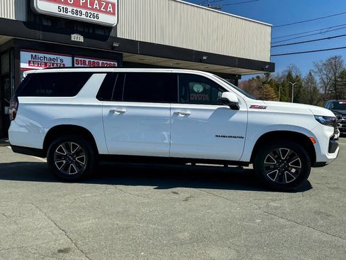 Used 2022 Chevrolet Suburban Z71 w/ Luxury Package AWD/4WD image 3
