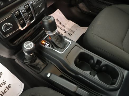 Used 2023 Jeep Gladiator Sport AWD/4WD image 15