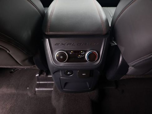 Used 2025 Ford Explorer Active w/ Active Comfort Package RWD image 31