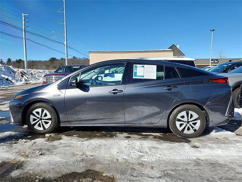 Used 2017 Toyota Prius Prime Advanced w/ Carpet Mat Package image 5
