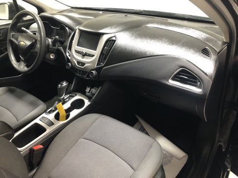Used 2018 Chevrolet Cruze LS image 13