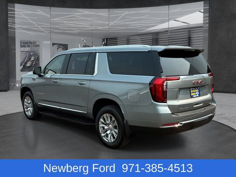 Used 2025 GMC Yukon XL Elevation w/ Elevation Premium Package AWD/4WD image 7
