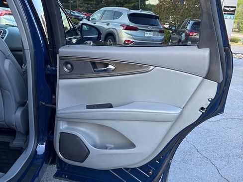 Used 2020 Lincoln Nautilus Reserve w/ Cargo Utility Package AWD/4WD image 48