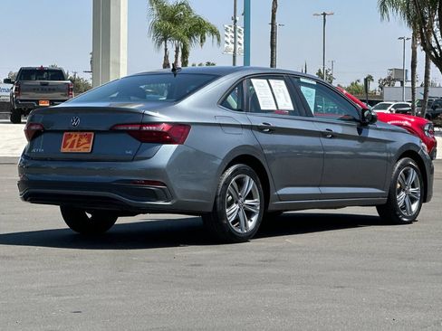 Used 2024 Volkswagen Jetta SE FWD image 5
