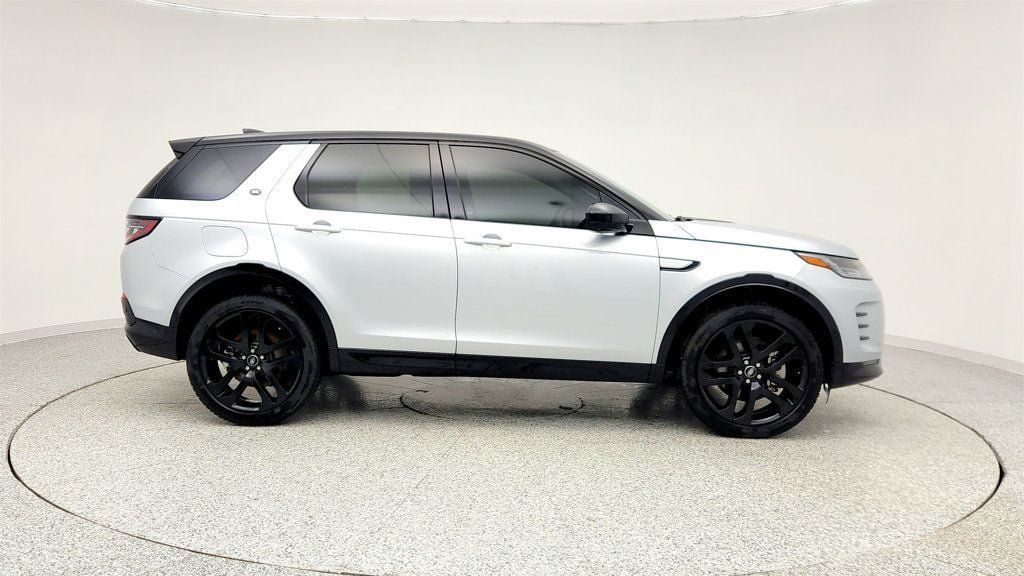 Used 2025 Land Rover Discovery Sport Dynamic SE AWD/4WD image 4