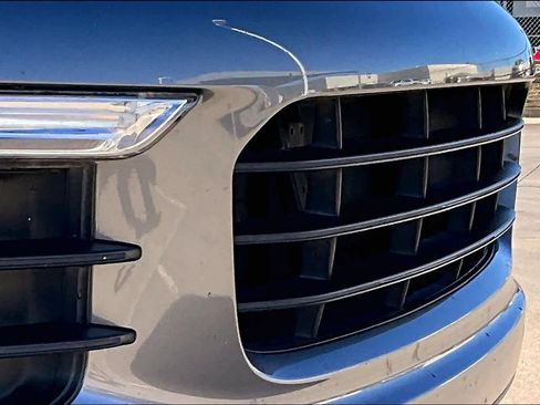 Used 2017 Porsche Cayenne image 27