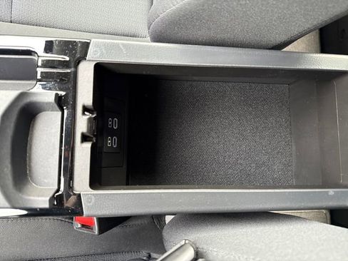 Used 2025 Toyota Prius LE image 27