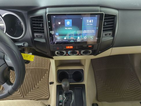 Used 2011 Toyota Tacoma PreRunner image 14