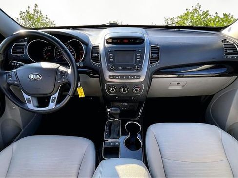 Used 2015 Kia Sorento LX image 14