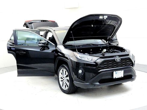 Used 2021 Toyota RAV4 XLE Premium AWD/4WD image 9