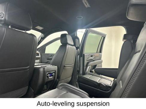 Used 2025 GMC Yukon XL Denali AWD/4WD image 35