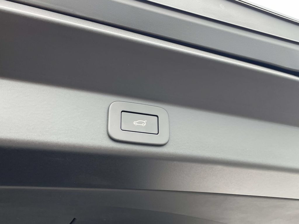 New 2026 Land Rover Range Rover Sport Dynamic SE AWD/4WD image 18