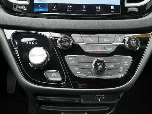Used 2026 Chrysler Pacifica Select FWD image 31