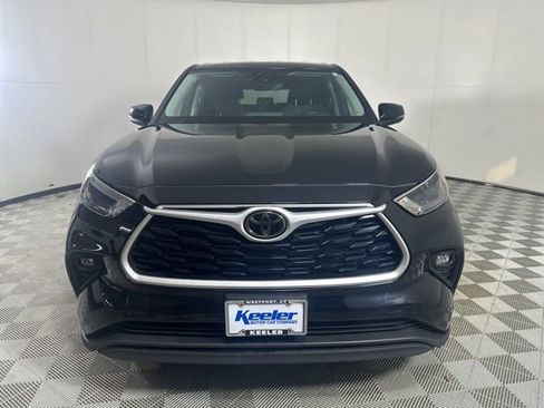 Used 2023 Toyota Highlander LE AWD/4WD image 2