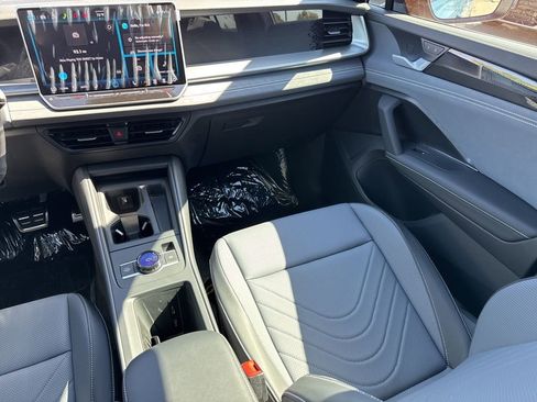 New 2026 Volkswagen Tiguan SE R-Line image 13