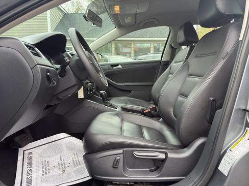 Used 2014 Volkswagen Jetta SE FWD image 19