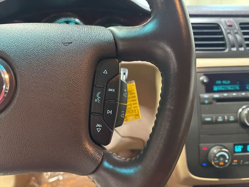 Used 2009 Buick Lucerne CXL FWD image 12