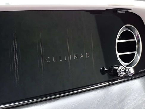 Certified 2025 Rolls-Royce Cullinan AWD/4WD image 19