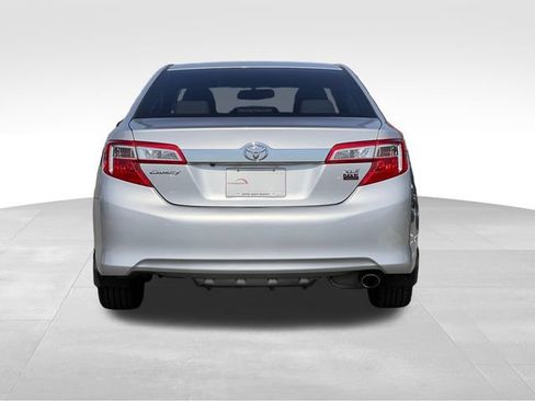 Used 2012 Toyota Camry XLE w/ Leather Pkg FWD image 4