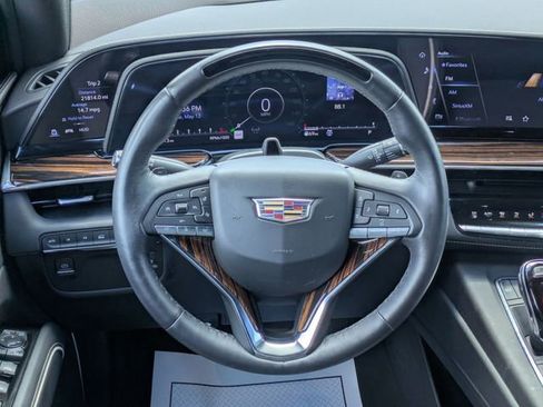 Used 2023 Cadillac Escalade Premium Luxury AWD/4WD image 15