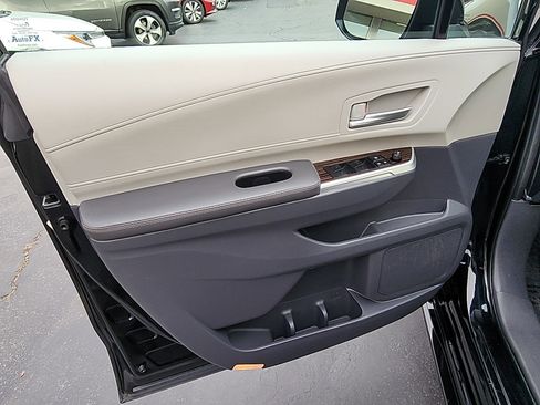 Certified 2023 Toyota Sienna XLE image 11