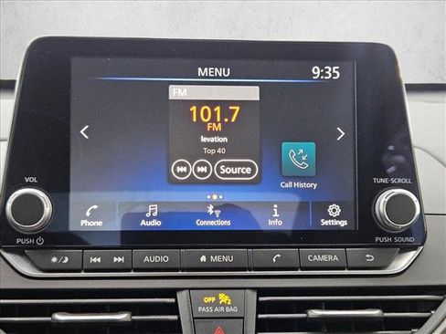 Used 2024 Nissan Altima 2.5 SV image 11