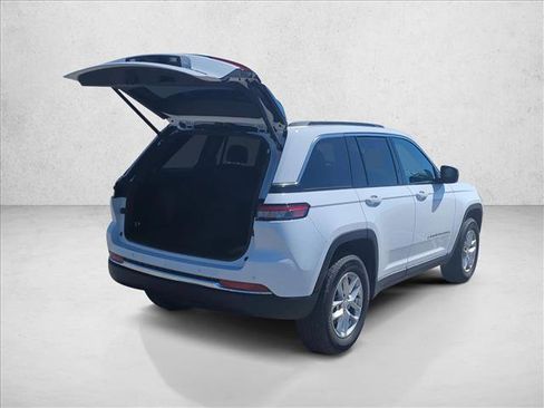 Used 2025 Jeep Grand Cherokee Laredo X w/ Luxury Tech Group I AWD/4WD image 8