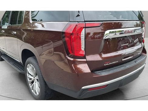 Used 2022 GMC Yukon XL SLT w/ SLT Premium Package AWD/4WD image 10