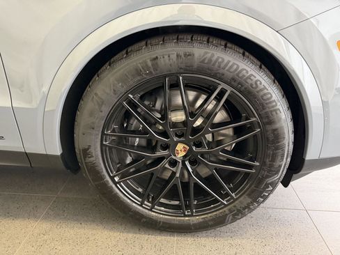 New 2026 Porsche Cayenne E-Hybrid image 13
