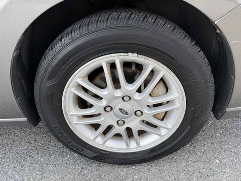 Used 2009 Ford Focus SE FWD image 22