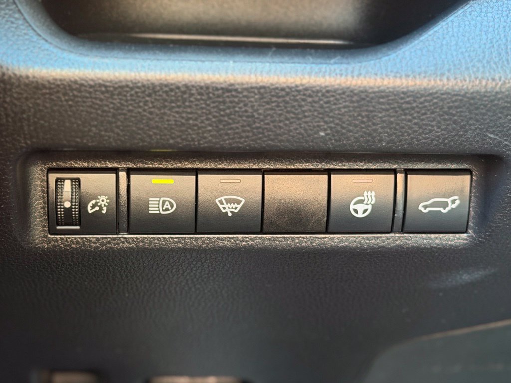 Used 2021 Toyota RAV4 XLE Premium AWD/4WD image 25