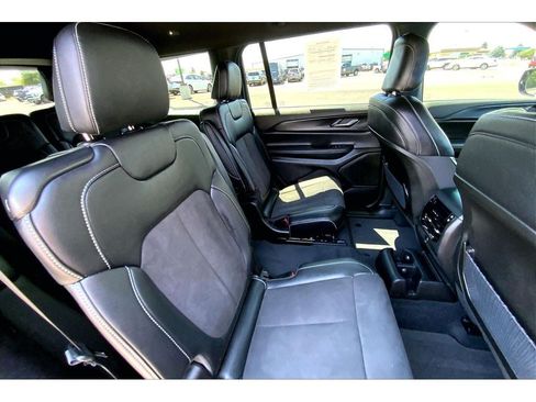 Used 2024 Jeep Grand Cherokee L Altitude AWD/4WD image 28