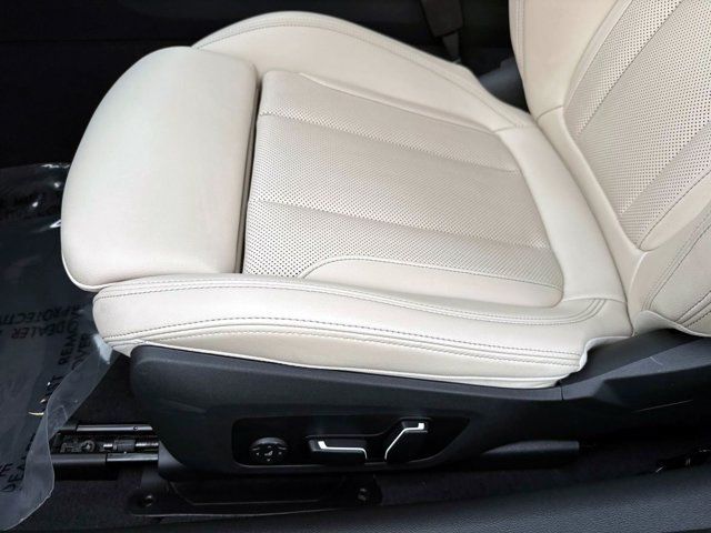 Used 2026 BMW M440i Convertible RWD image 13