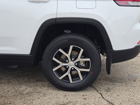 New 2025 Jeep Grand Cherokee Limited w/ Luxury Tech Group II image 16
