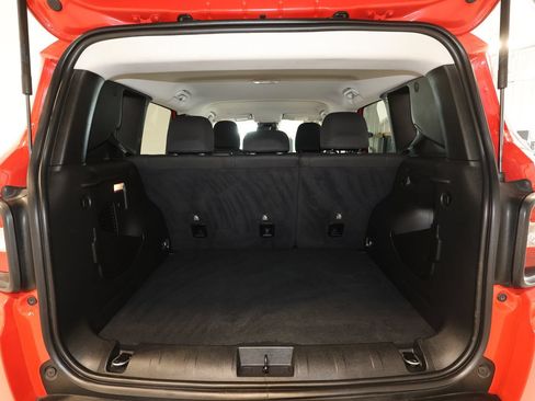 Used 2023 Jeep Renegade Latitude AWD/4WD image 25
