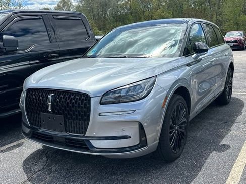Used 2023 Lincoln Corsair AWD w/ Equipment Group 101A image 2