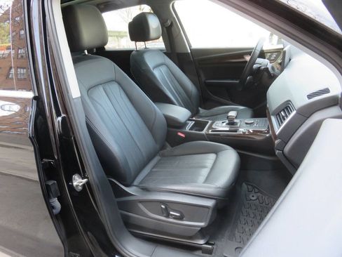 Used 2020 Audi Q5 2.0T Premium w/ Convenience Package AWD/4WD image 11