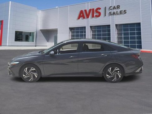 Used 2025 Hyundai Elantra SEL FWD image 10