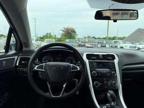 Used 2015 Ford Fusion SE w/ Equipment Group 201A FWD image 15
