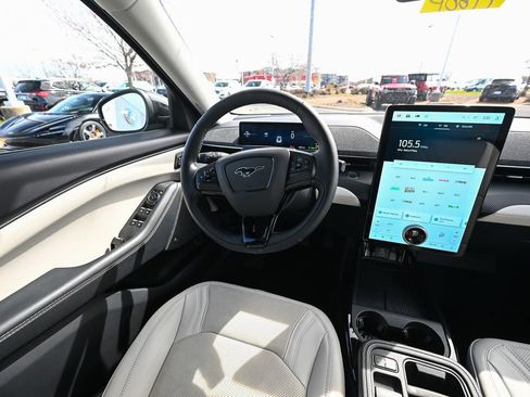 Certified 2025 Ford Mustang Mach-E Premium image 32