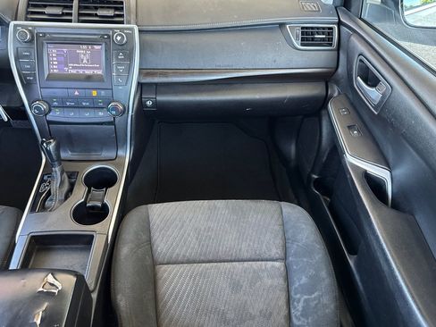 Used 2016 Toyota Camry LE FWD image 29