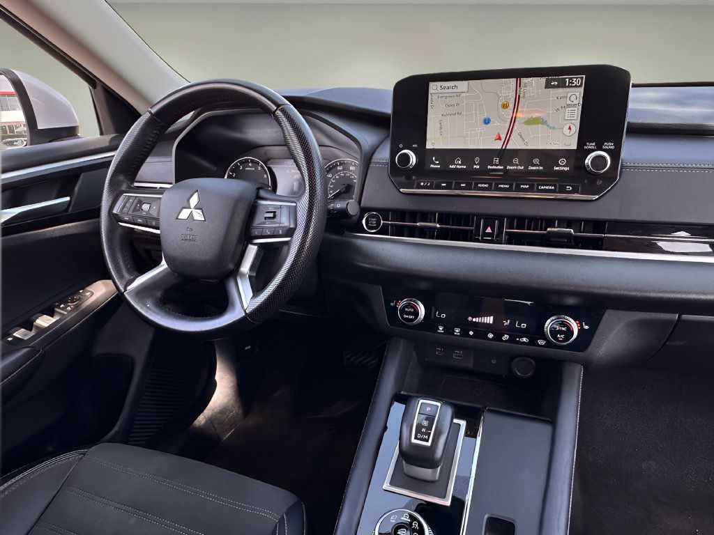 Used 2024 Mitsubishi Outlander SE Black Edition AWD/4WD image 6