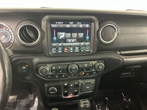 Used 2018 Jeep Wrangler Unlimited Sahara AWD/4WD image 18