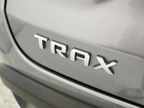 Used 2024 Chevrolet Trax LT w/ Driver Confidence Package FWD image 17