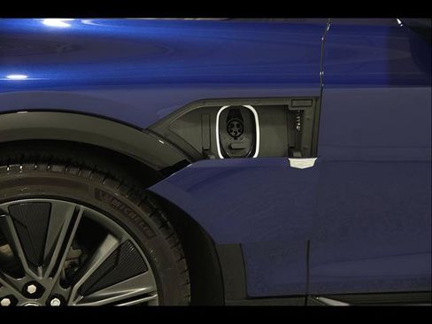 Used 2025 Cadillac Lyriq Sport AWD/4WD image 4