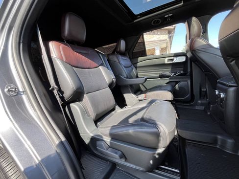 Used 2021 Ford Explorer Platinum w/ Equipment Group 601A AWD/4WD image 16
