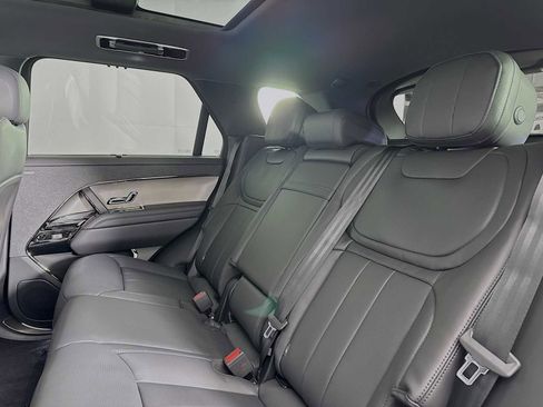 New 2025 Land Rover Range Rover Sport SE image 21