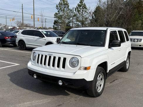 Used 2016 Jeep Patriot Sport w/ Power Value Group FWD image 3